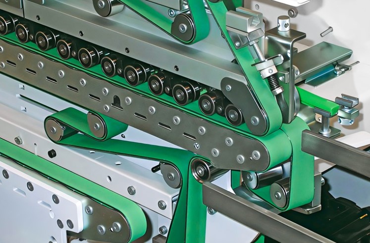 ¿puede una máquina encoladora de carpetas automática cambiar trabajos y vidas en el piso de producción